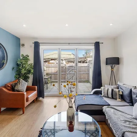 Boutique Abode - Sleeps 6-parking &garden Daire *