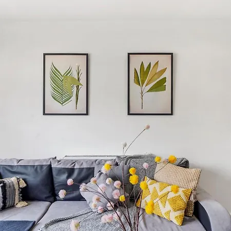 Boutique Abode - Sleeps 6-parking &garden Apartment