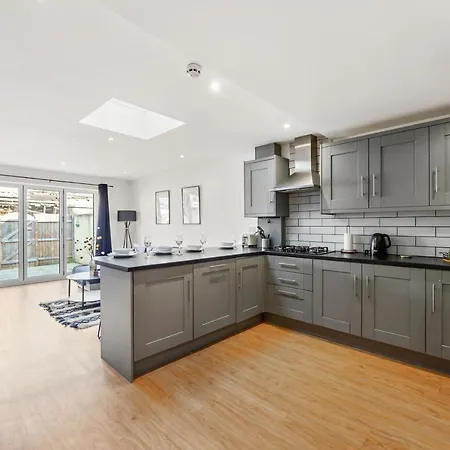 Boutique Abode - Sleeps 6-parking &garden